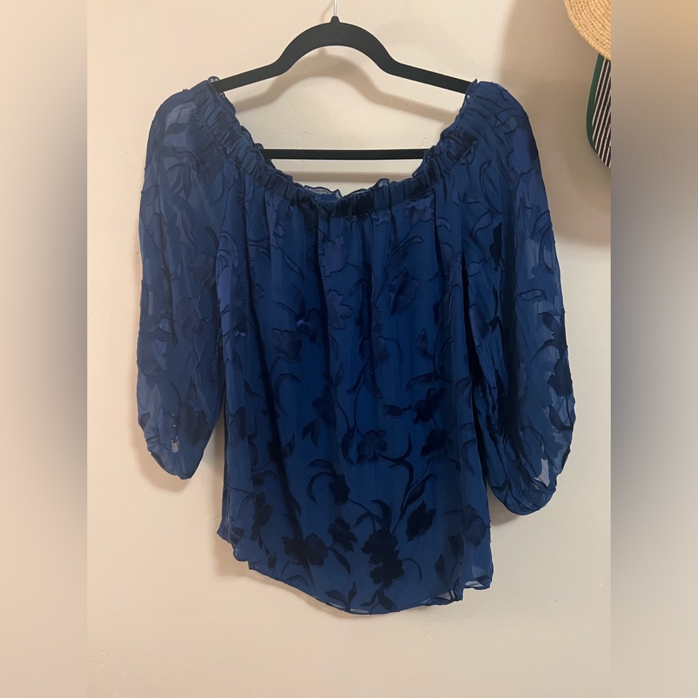 Gorgeous top for work or night out or holiday party